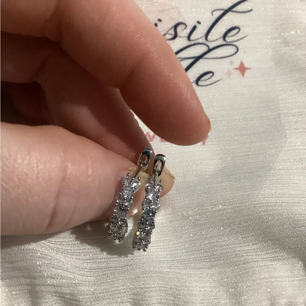 🌸Gorgeous Cz Diamond Cluster C Hoop half hoop earring hoops.